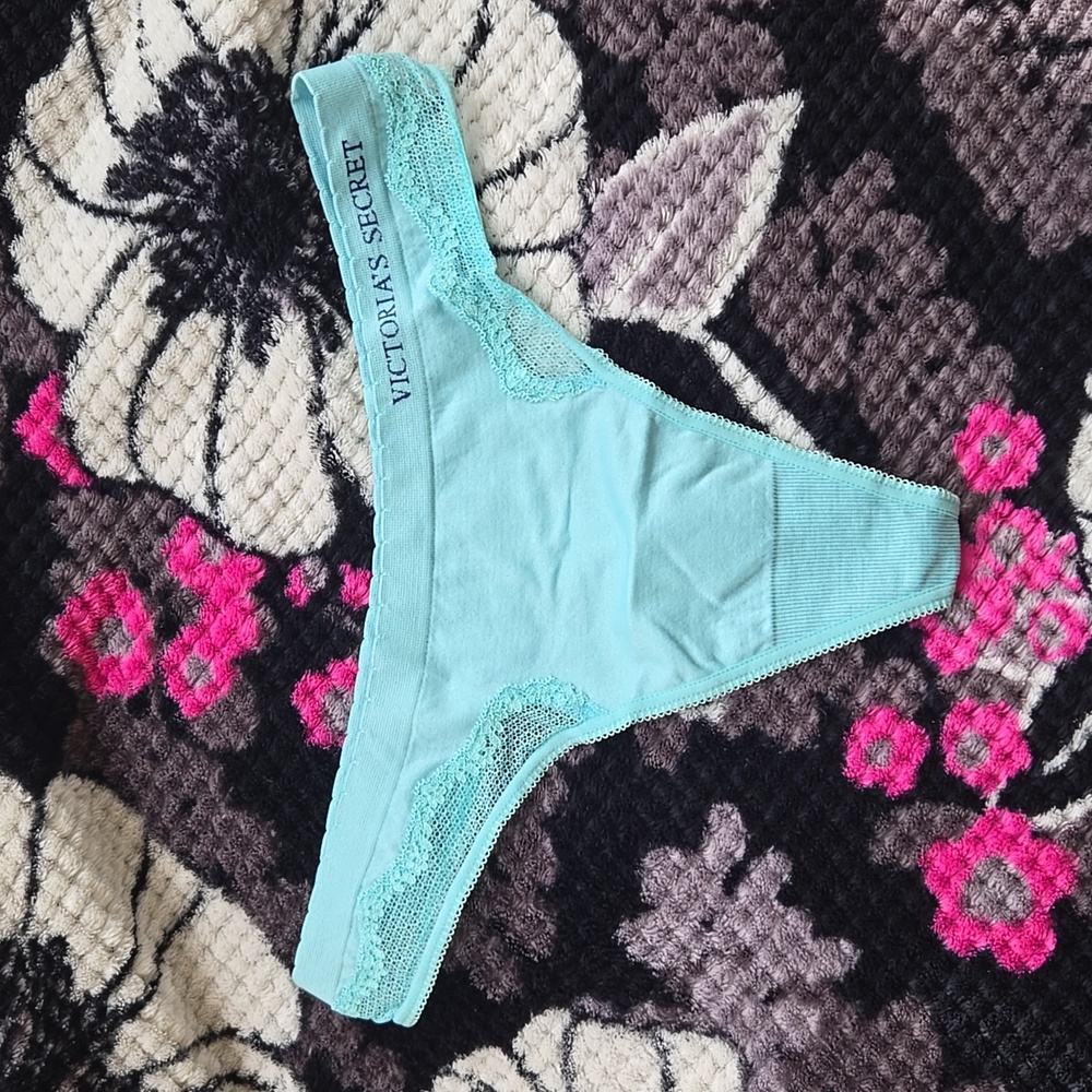 VS Thong Size L